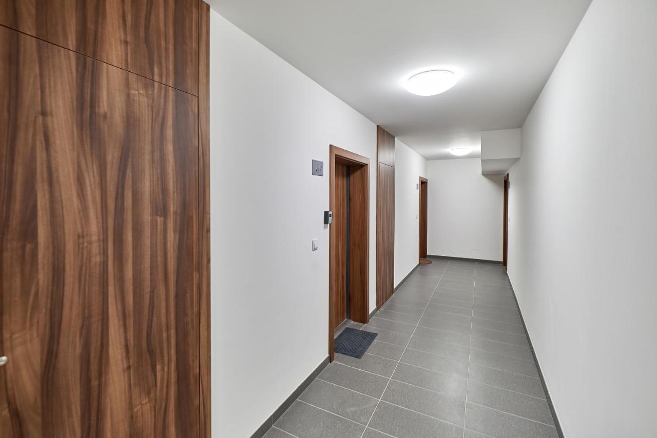 Exclusive Apartments Gwiazdzista With Free Garage Wroclaw By Noclegi Renters Exteriör bild
