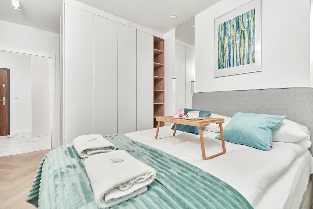 Exclusive Apartments Gwiazdzista With Free Garage Wroclaw By Noclegi Renters Exteriör bild