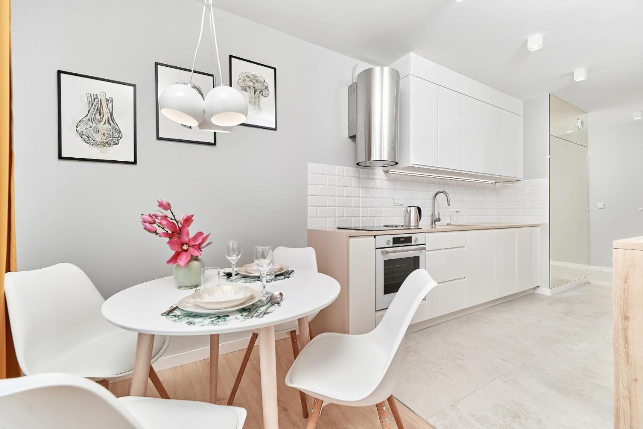 Exclusive Apartments Gwiazdzista With Free Garage Wroclaw By Noclegi Renters Exteriör bild