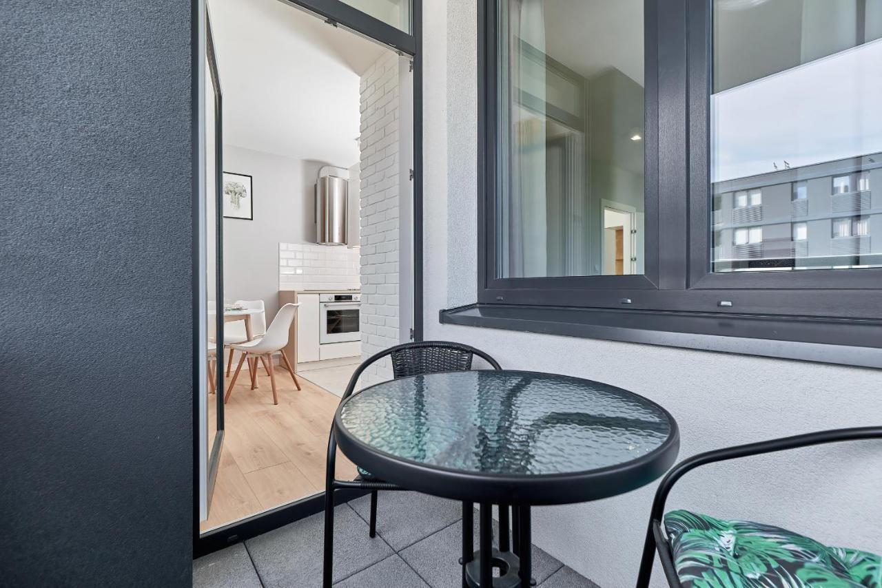 Exclusive Apartments Gwiazdzista With Free Garage Wroclaw By Noclegi Renters Exteriör bild