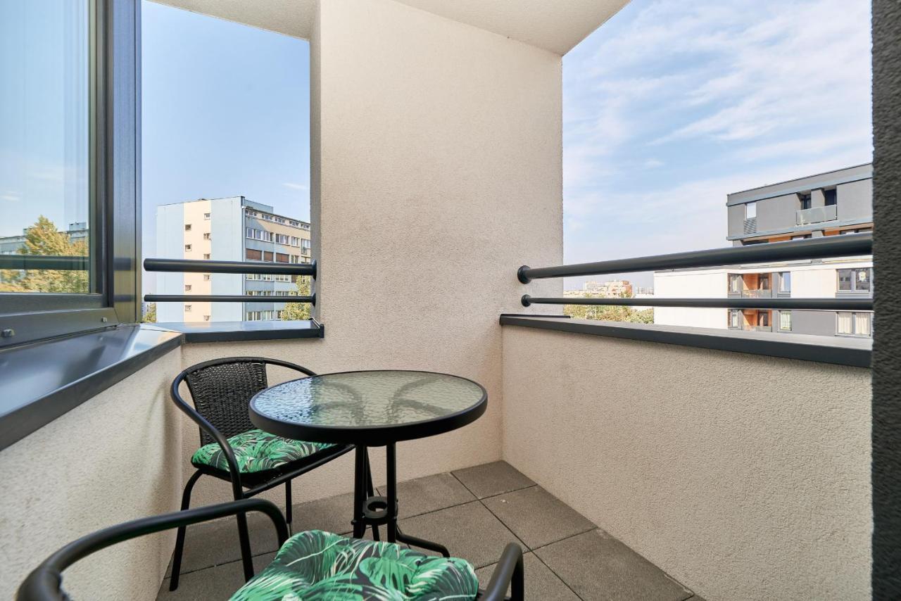 Exclusive Apartments Gwiazdzista With Free Garage Wroclaw By Noclegi Renters Exteriör bild